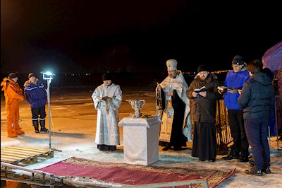 В поселке Затон прошли крещенские купания