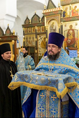 Божественная литургия на Архиерейском подворье – в храме в честь иконы Божией Матери «Утоли моя печали» г. Саратова