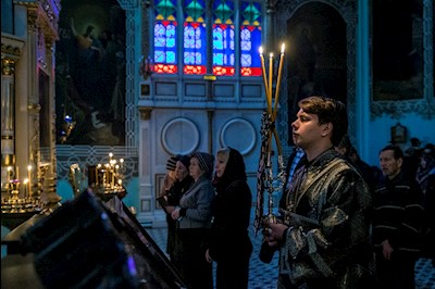 Великое повечерие с чтением канона преподобного Андрея Критского в храме Сошествия Святого Духа г. Саратова