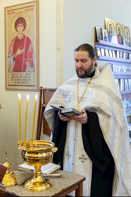 Божественная литургия в храме во имя святого праведного Лазаря Четверодневного на Новоелшанском кладбище г. Саратова