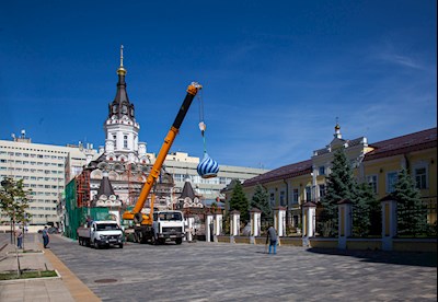 Установлены купола саратовского храма в честь иконы Божией Матери «Утоли моя печали»