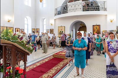 Божественная литургия в храме во имя святых первоверховных апостолов Петра и Павла г. Аткарска