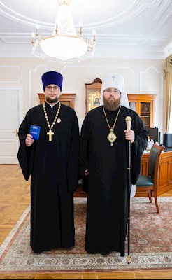 Митрополит Игнатий вручил награды сотрудникам Саратовского епархиального управления