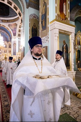Митрополит Игнатий совершил Божественную литургию в Свято-Духовском соборе г. Саратова