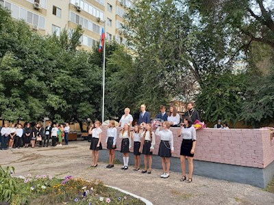 В Русской православной классической гимназии имени преподобного Сергия Радонежского прошла торжественная линейка