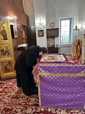 Митрополит Игнатий посетил Успенский храм г. Покровска