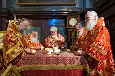 Митрополит Игнатий принял участие в Божественной литургии в Храме Христа Спасителя