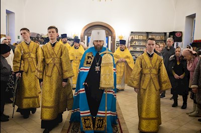 Митрополит Игнатий совершил Божественную литургию в храме во имя святителя Николая Японского г. Саратова