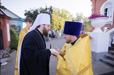 Митрополит Игнатий совершил Божественную литургию в храме Покрова Пресвятой Богородицы г. Петровска