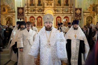 В Покровском соборе прошла торжественная встреча саратовских святителей