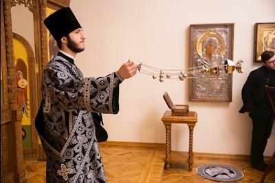 Митрополит Игнатий совершил ночную Литургию Преждеосвященных Даров в крестовом храме священномученика Гермогена, епископа Тобольского (Саратовского и Царицынского)