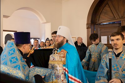 Митрополит Игнатий совершил всенощное бдение в храме святителя Тихона, епископа Воронежского, Задонского чудотворца, г. Саратова