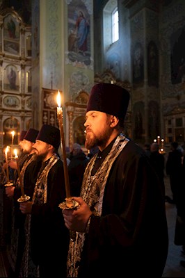 Митрополит Игнатий совершил великое повечерие с чтением Великого покаянного канона преподобного Андрея Критского в Покровском соборе г. Саратова