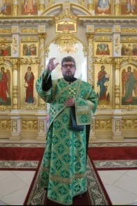 Божественная литургия и Великая вечерня в Свято-Троицком соборе Вольска