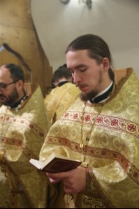 Божественная литургия в храме во имя святителя и чудотворца Николая на Елшанском кладбище г. Саратова