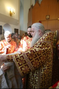 Митрополит Лонгин возглавил Литургию с сурдопереводом