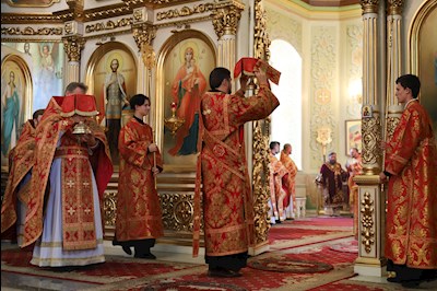 Епископ Тарасий совершил Божественную литургию в Покровском соборе г. Саратова, у ковчега с мощами святого великомученика Георгия Победоносца