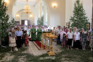 Божественная литургия и Великая вечерня в Свято-Троицком соборе Вольска