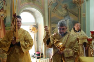 Божественная литургия в храме во имя Всех святых, в земле Российской просиявших, г.Саратова