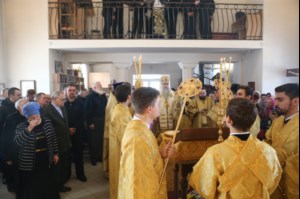 Божественная литургия в храме святителей Василия Великого, Григория Богослова, Иоанна Златоуста г.Саратова