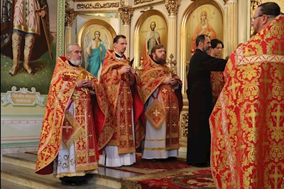 Епископ Тарасий совершил Божественную литургию в Покровском соборе г. Саратова, у ковчега с мощами святого великомученика Георгия Победоносца