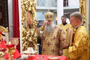 Божественная литургия в храме во имя Всех Святых, в земле Российской просиявших, г.Саратова