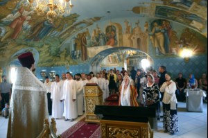 Крещальная литургия в Свято-Троицком соборе Саратова
