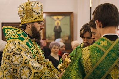 Архиереи Саратовской митрополии совершили Божественную литургию в соборном храме святого благоверного князя Александра Невского г. Ртищево