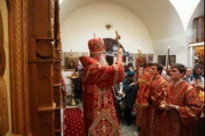 Божественная литургия и панихида в храме во имя святителя и чудотворца Николая на Елшанском кладбище г.Саратова