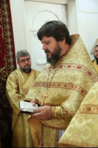 Божественная литургия в храме во имя Всех святых, в земле Российской просиявших, г.Саратова