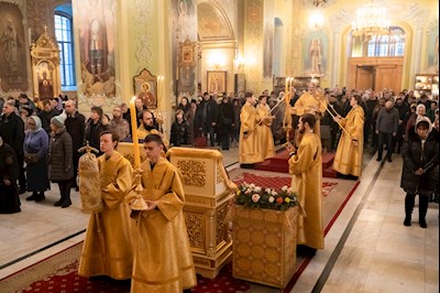 Митрополит Игнатий совершил Божественную литургию и молебен на новый год в Покровском соборе г. Саратова