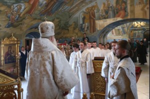 Крещальная литургия в Свято-Троицком соборе Саратова