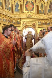 Митрополит Лонгин возглавил Литургию с сурдопереводом