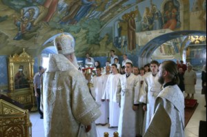 Крещальная литургия в Свято-Троицком соборе Саратова