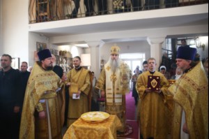Божественная литургия в храме святителей Василия Великого, Григория Богослова, Иоанна Златоуста г.Саратова