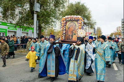 В Саратове прошел традиционный крестный ход с Казанской иконой Божией Матери
