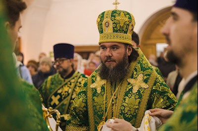 Архиереи Саратовской митрополии совершили Божественную литургию в соборном храме святого благоверного князя Александра Невского г. Ртищево