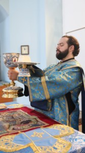 Божественная литургия в храме в честь Покрова Пресвятой Богородицы г.Петровска