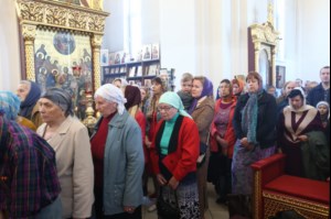 Митрополит Лонгин возглавил Литургию с сурдопереводом