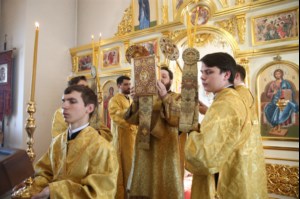 Божественная литургия в храме святителей Василия Великого, Григория Богослова, Иоанна Златоуста г.Саратова