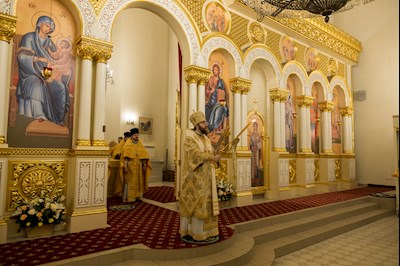Митрополит Игнатий совершил Божественную литургию в соборном храме святителя Спиридона Тримифунтского г. Саратова