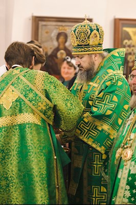 Архиереи Саратовской митрополии совершили Божественную литургию в соборном храме святого благоверного князя Александра Невского г. Ртищево