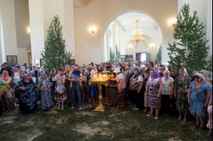 Божественная литургия и Великая вечерня в Свято-Троицком соборе Вольска