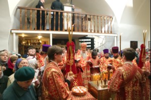 Божественная литургия и панихида в храме во имя святителя и чудотворца Николая на Елшанском кладбище г.Саратова