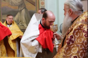 Божественная литургия в храме во имя Всех Святых, в земле Российской просиявших, г.Саратова