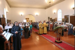 Божественная литургия в храме в честь Покрова Пресвятой Богородицы р.п. Новые Бурасы