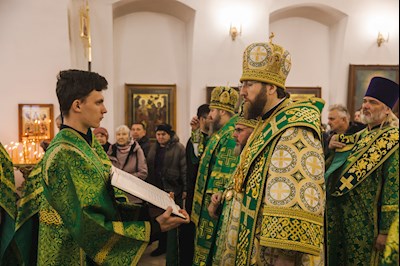 Архиереи Саратовской митрополии совершили Божественную литургию в соборном храме святого благоверного князя Александра Невского г. Ртищево