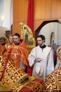 Митрополит Лонгин возглавил Литургию с сурдопереводом