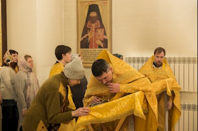 Митрополит Игнатий совершил Божественную литургию в соборном храме святителя Спиридона Тримифунтского г. Саратова