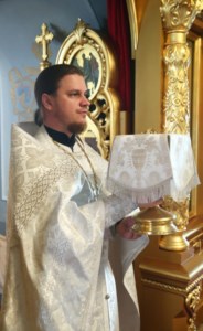 Крещальная литургия в Свято-Троицком соборе Саратова